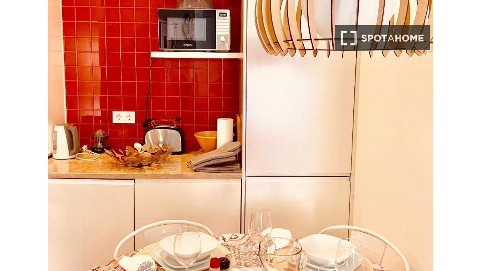 Apartment Lisbon, 2 beds, 54m² — photo 22