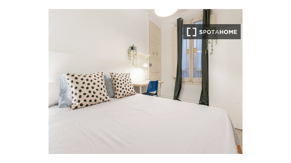 Double room Barcelona, 8 beds — photo 10