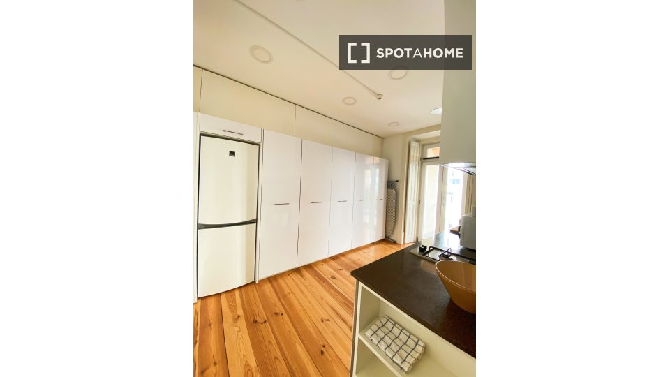 Apartment Lisbon, 2 beds, 130m² — photo 1