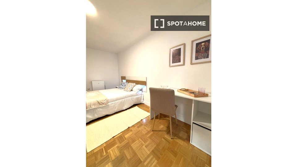 Double room Madrid, 8 beds, 170m² — photo 2