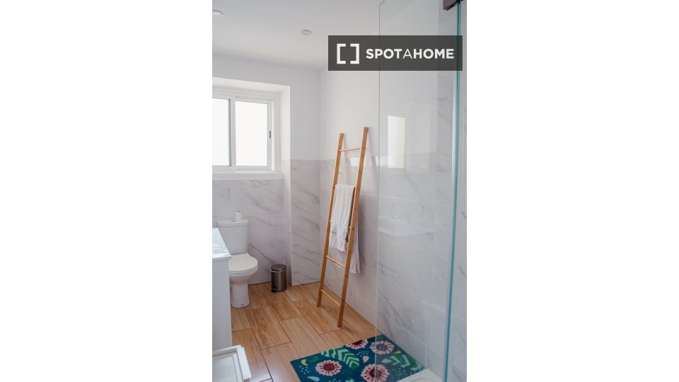 Double room Lisbon, 6 beds — photo 12