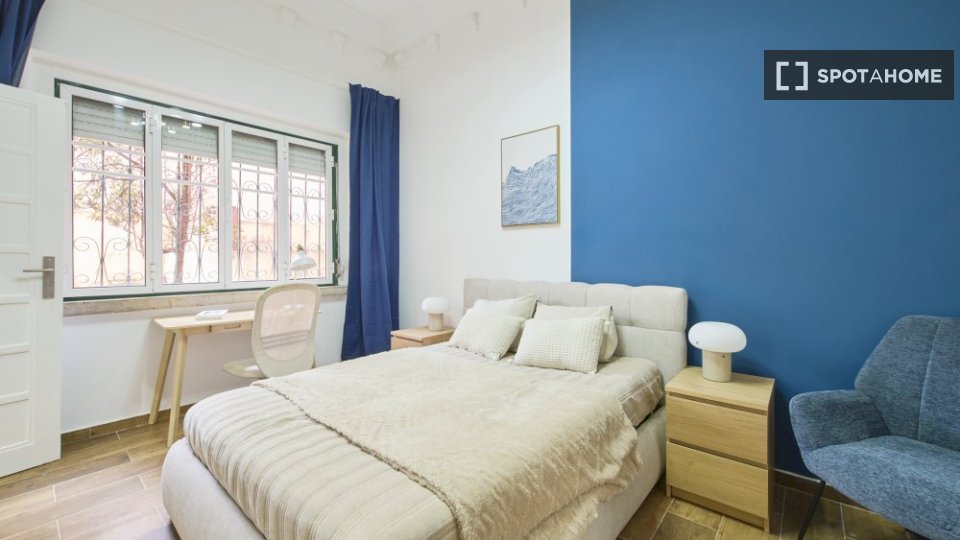 Double room Lisbon, 3 beds — photo 2