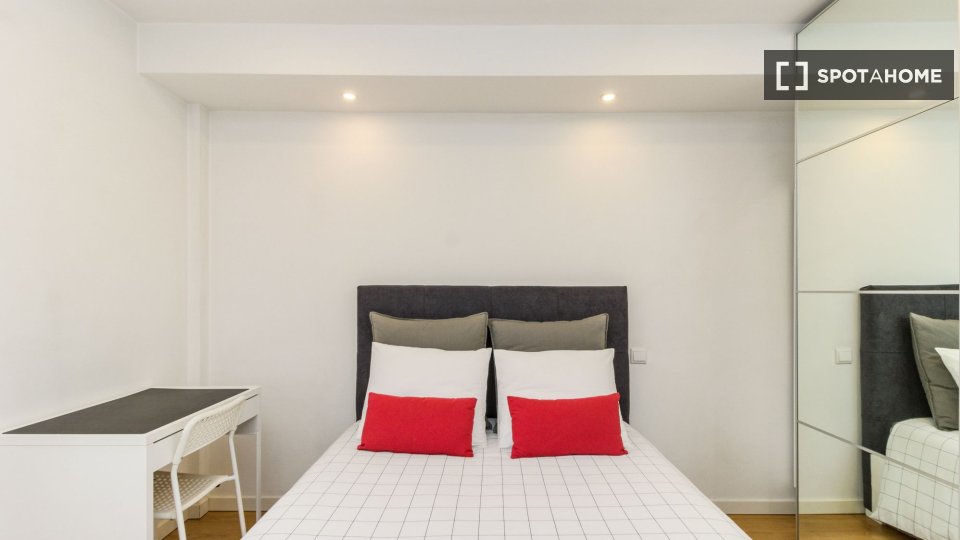 Double room Lisbon, 4 beds — photo 26