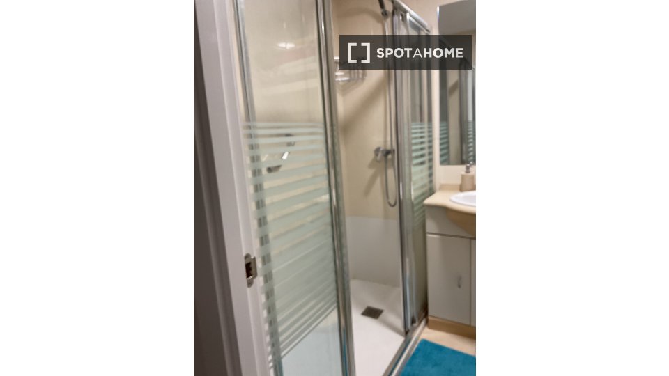 Double room Madrid, 5 beds, 130m² — photo 7