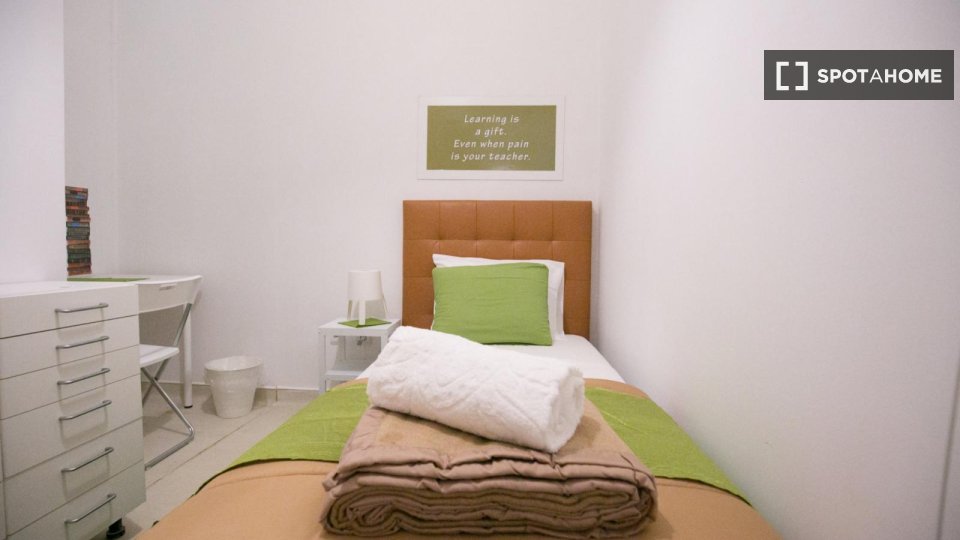 Double room Lisbon, 20 beds — photo 20