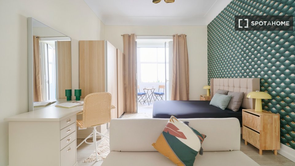 Double room Lisbon, 5 beds — photo 23