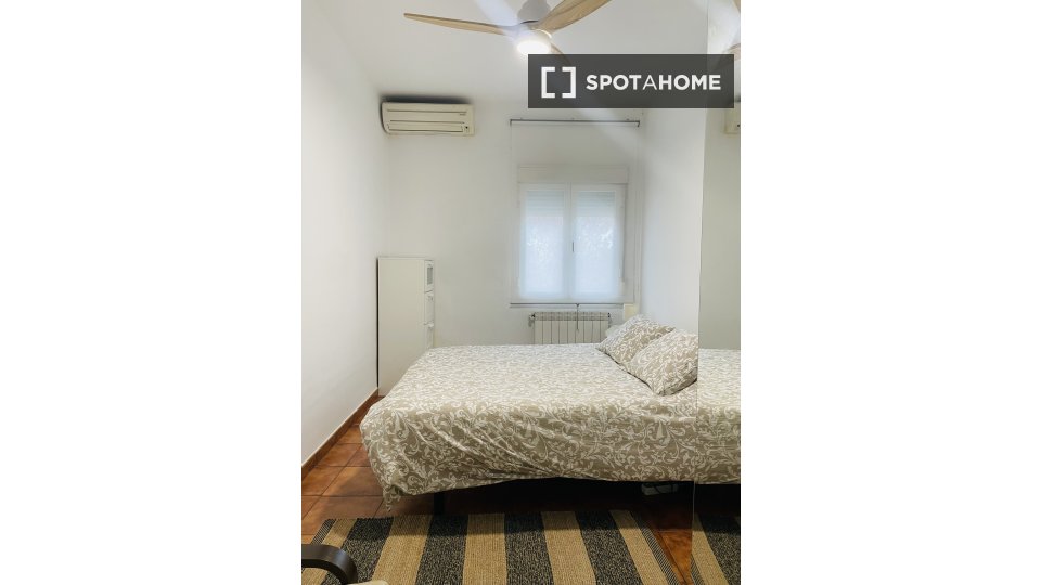 Double room Madrid, 2 beds, 65m² — photo 3