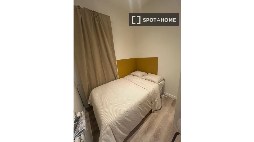 Double room Barcelona, 5 beds, 100m² — photo 4