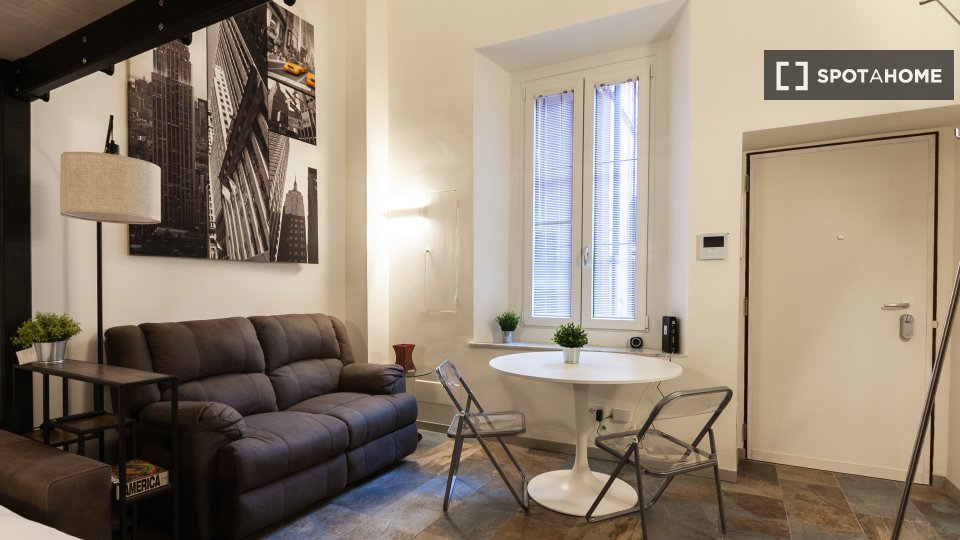 Studio in affitto a Bande Nere, Milano - en Milán