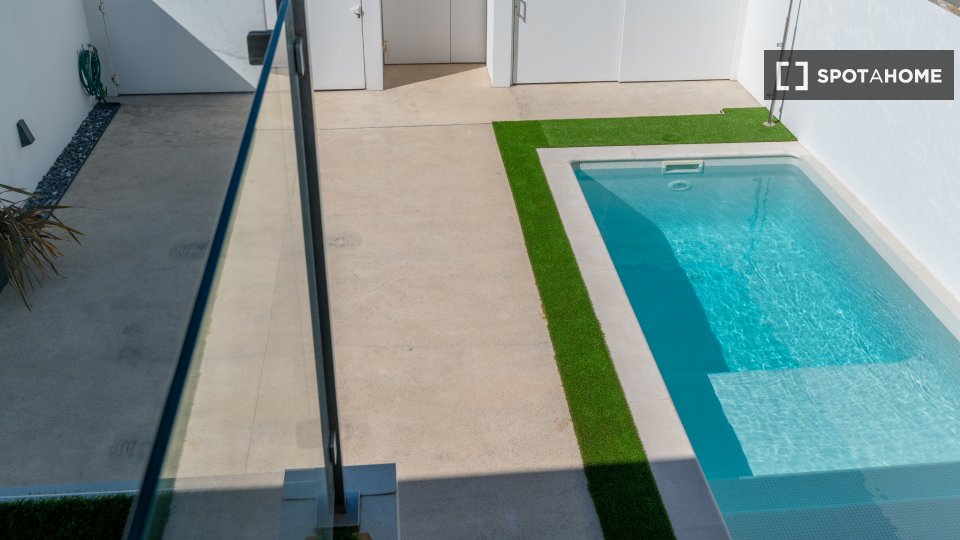 Apartment Lisbon, 2 beds, 147m² — photo 1