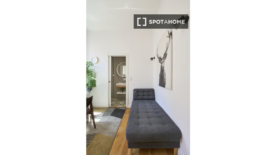 Apartment Lisbon, 2 beds, 45m² — photo 17