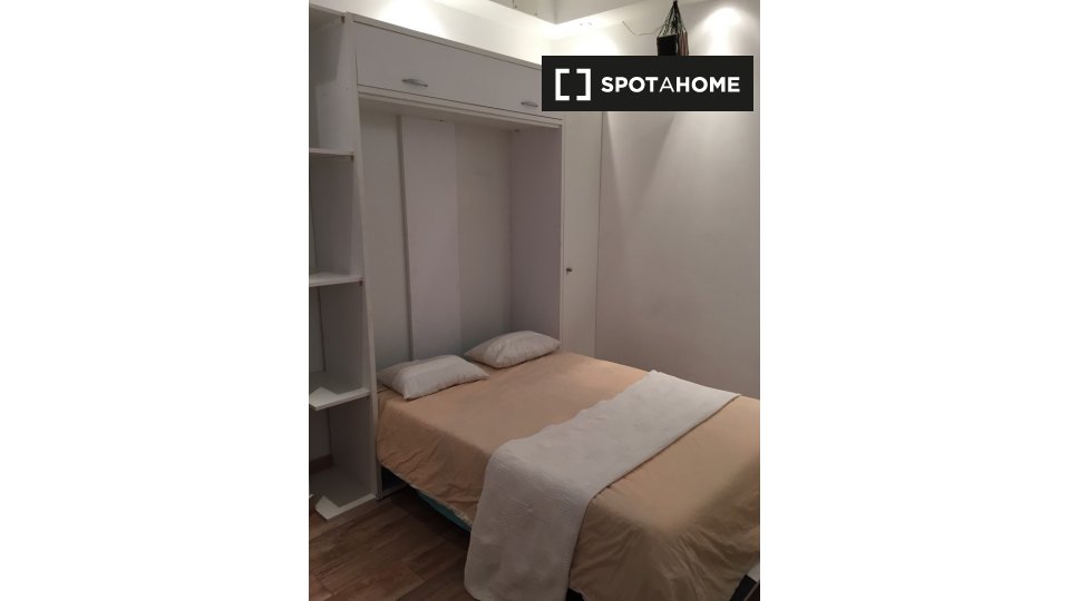 Double room Madrid, 1 bed — photo 10