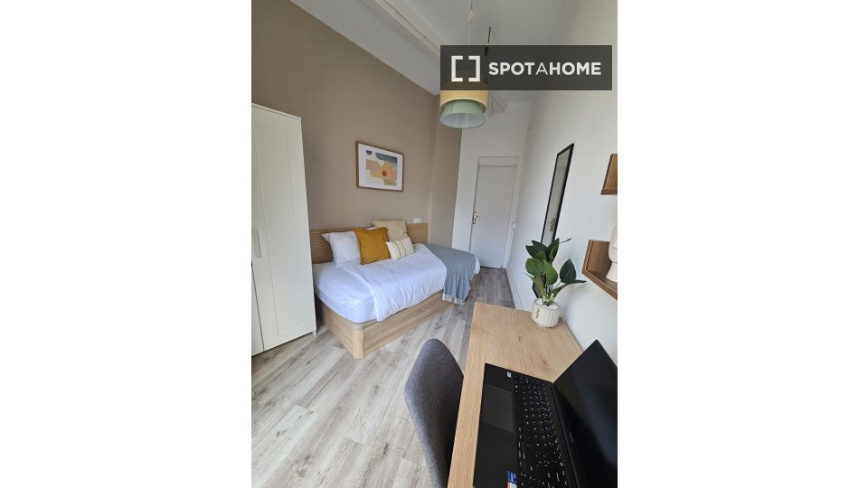 Double room Barcelona, 10 beds, 220m² — photo 5