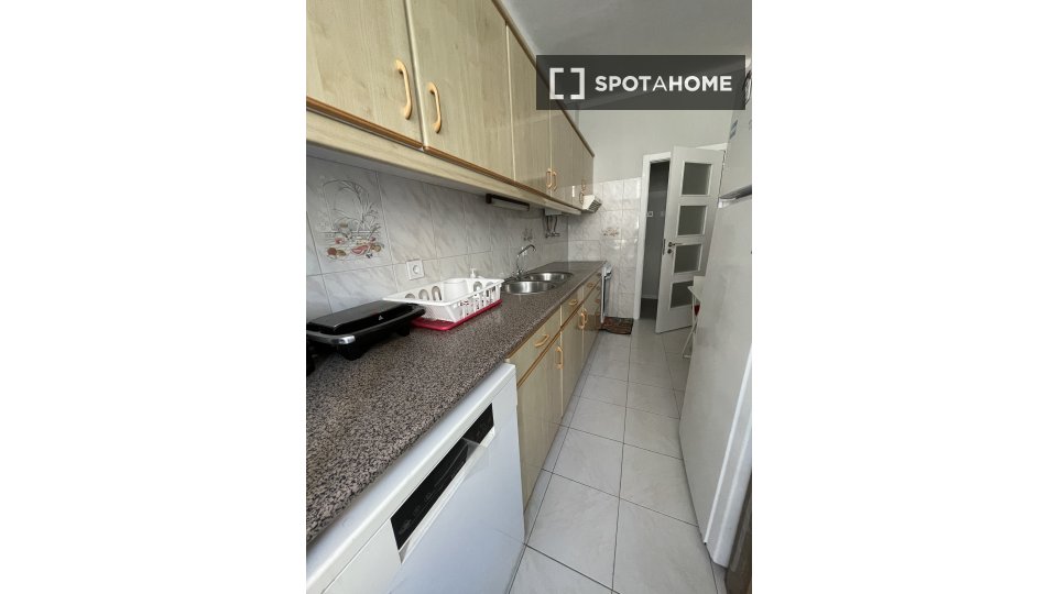 Apartment Lisbon, 3 beds, 90m² — photo 14