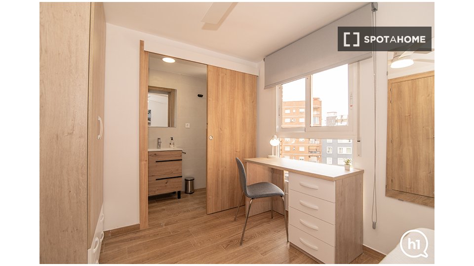 Double room Valencia, 7 beds, 190m² — photo 3