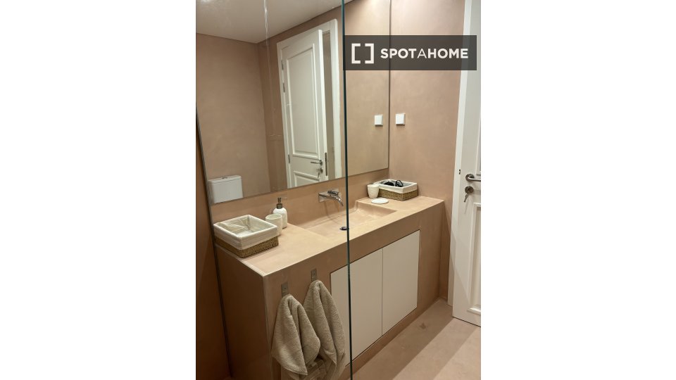 Apartment Lisbon, 1 bed, 80m² — photo 9