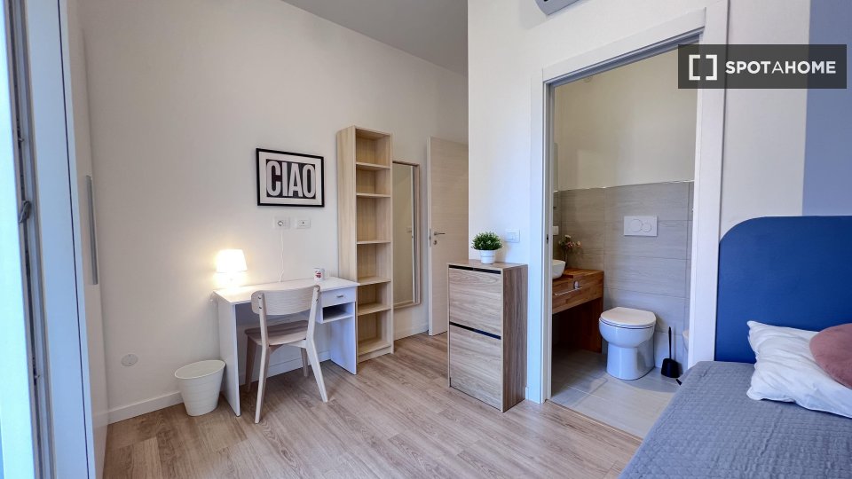 Double room Bologna, 3 beds — photo 16
