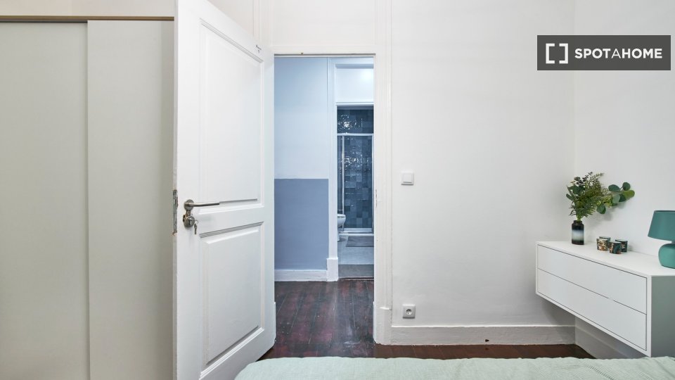 Double room Lisbon, 8 beds — photo 31