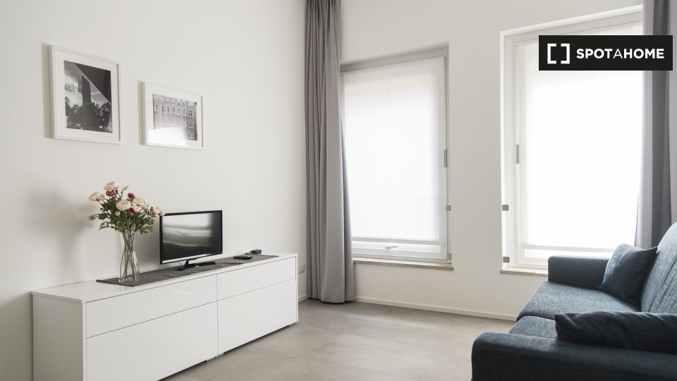 Apartment Milan, 1 bed, 67m² — photo 2