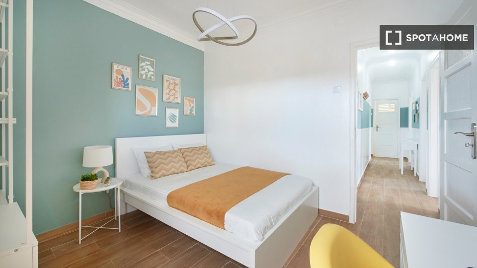 Double room Lisbon, 4 beds — photo 38