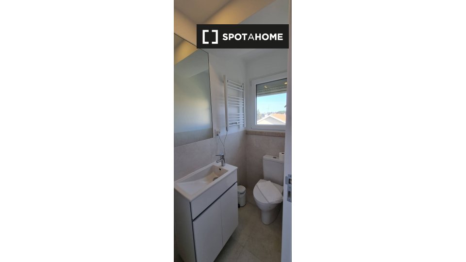 Apartment Lisbon, 2 beds, 100m² — photo 18