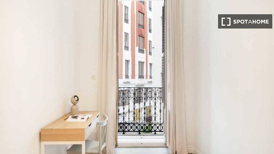 Double room Madrid, 7 beds — photo 22