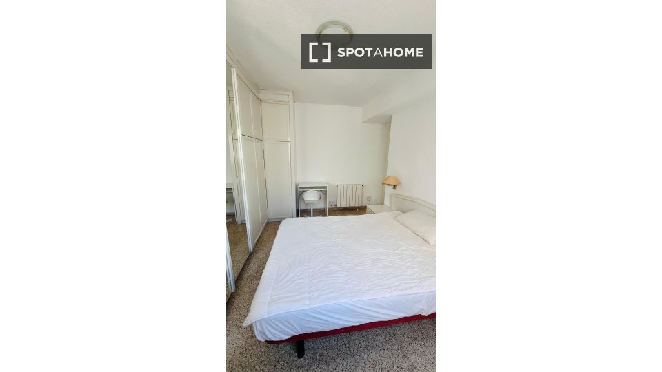 Double room Alicante, 4 beds, 150m² — photo 8