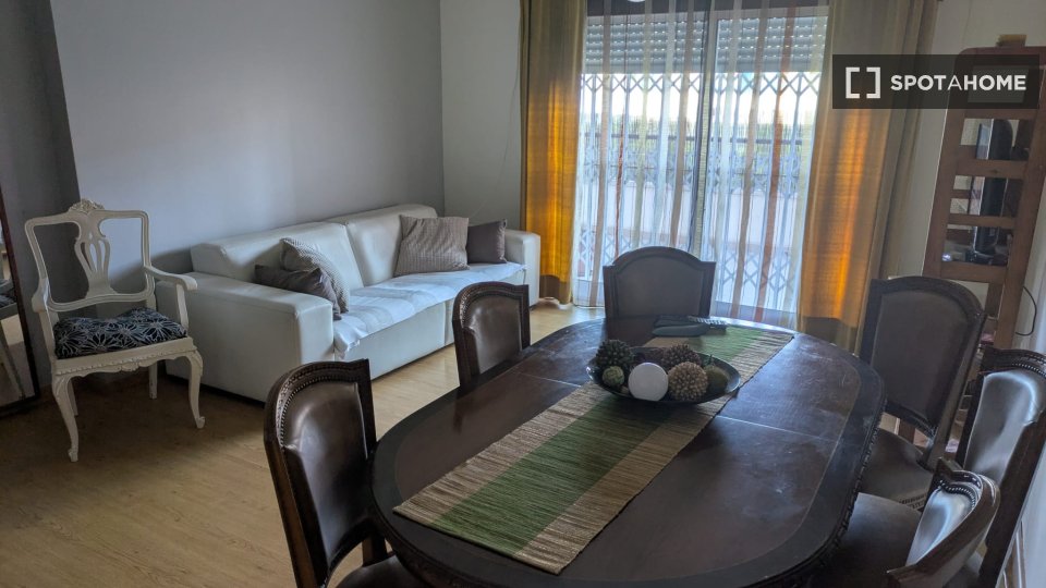 Double room Lisbon, 4 beds, 120m² — photo 1