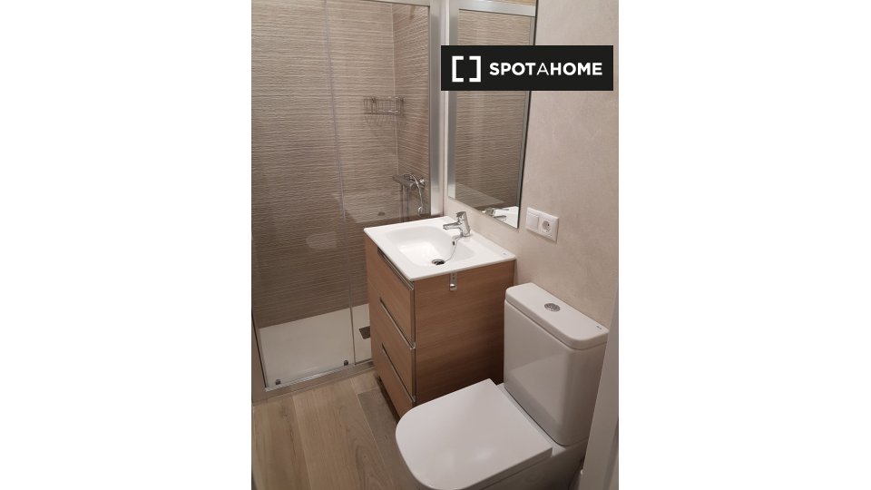 Double room Madrid, 3 beds, 80m² — photo 6