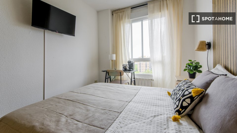 Double room Madrid, 5 beds — photo 17