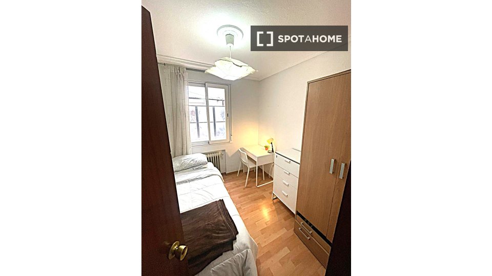 Double room Madrid, 1 bed, 110m² — photo 2