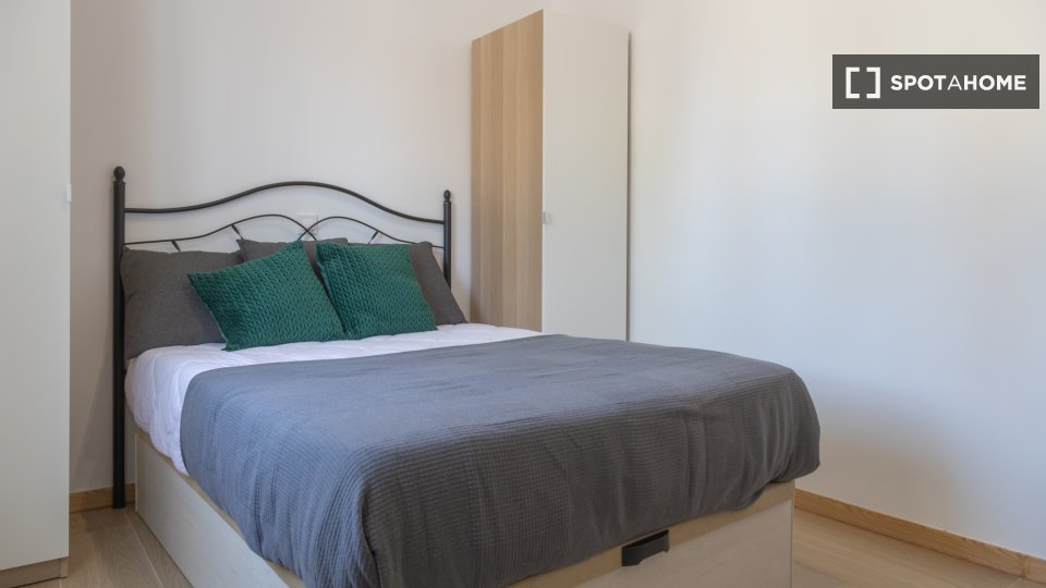 Double room Madrid, 5 beds — photo 1