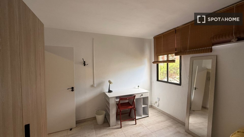 Double room Santa_Cruz_De_Tenerife, 4 beds, 75m² — photo 12