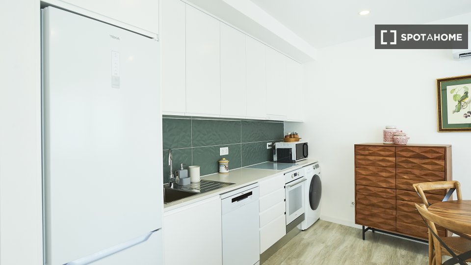 Apartment Lisbon, 2 beds, 61m² — photo 17