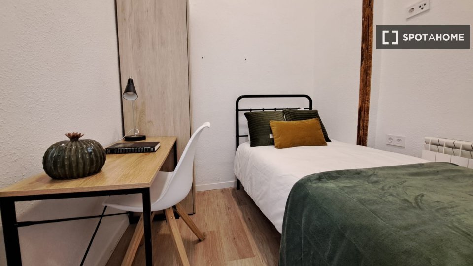 Habitación en piso compartido en alquiler en Universidad, Madrid