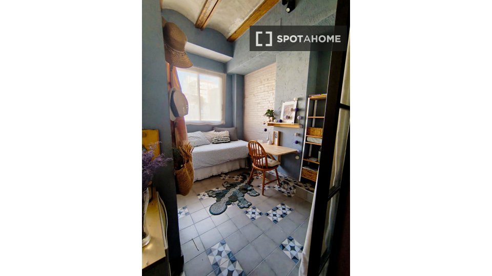 Double room Valencia, 3 beds, 160m² — photo 19
