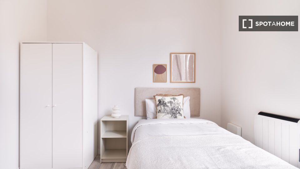 Double room Madrid, 7 beds, 230m² — photo 11