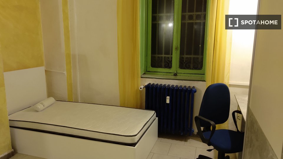 Double room Turin, 3 beds, 85m² — photo 2