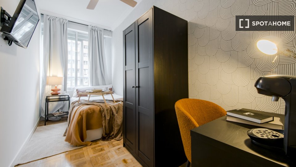 Double room Madrid, 11 beds, 250m² — photo 22