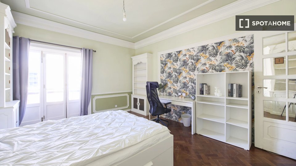 Double room Lisbon, 6 beds — photo 18