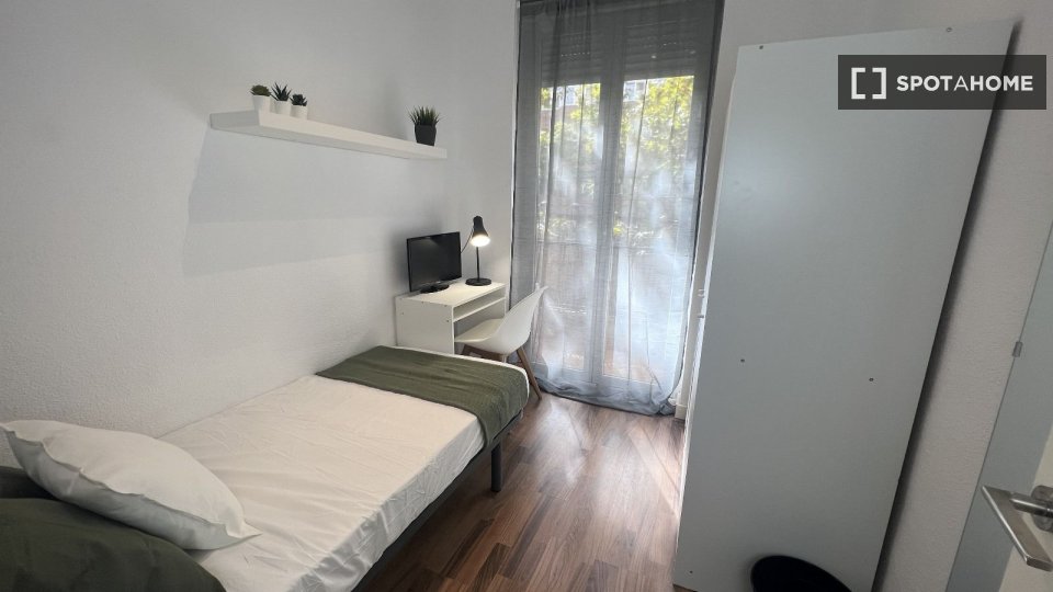 Double room Madrid, 4 beds, 120m² — photo 19