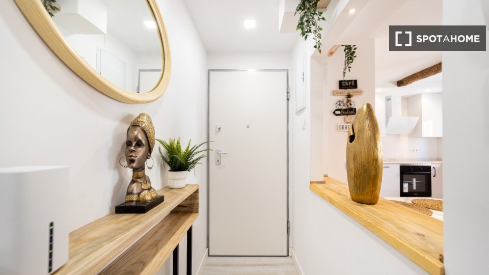 Double room Madrid, 3 beds, 80m² — photo 10