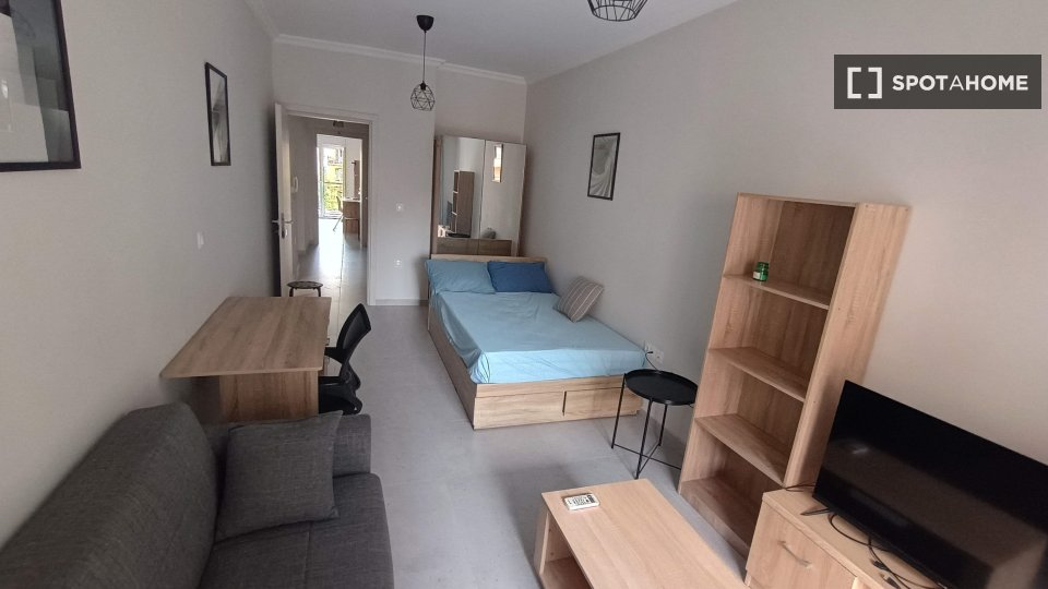 Double room Thessaloniki, 3 beds, 70m² — photo 2