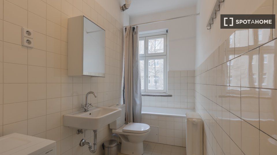 Double room Berlin, 9 beds, 50m² — photo 4