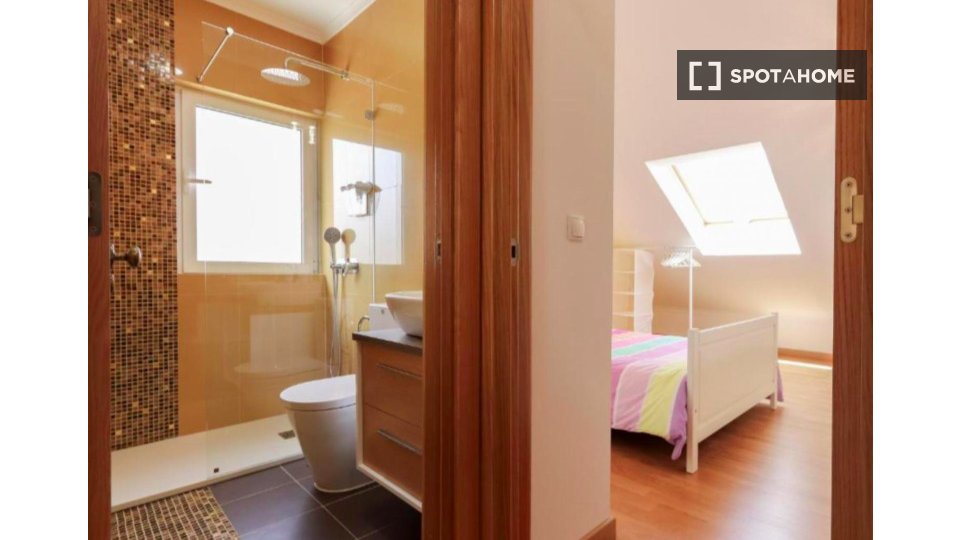 Double room Lisbon, 2 beds — photo 6