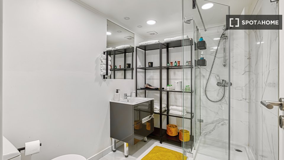 Apartment Lisbon, 1 bed, 70m² — photo 14