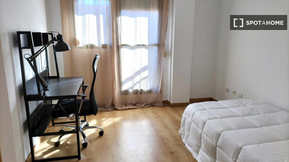 Double room Valencia, 3 beds — photo 14