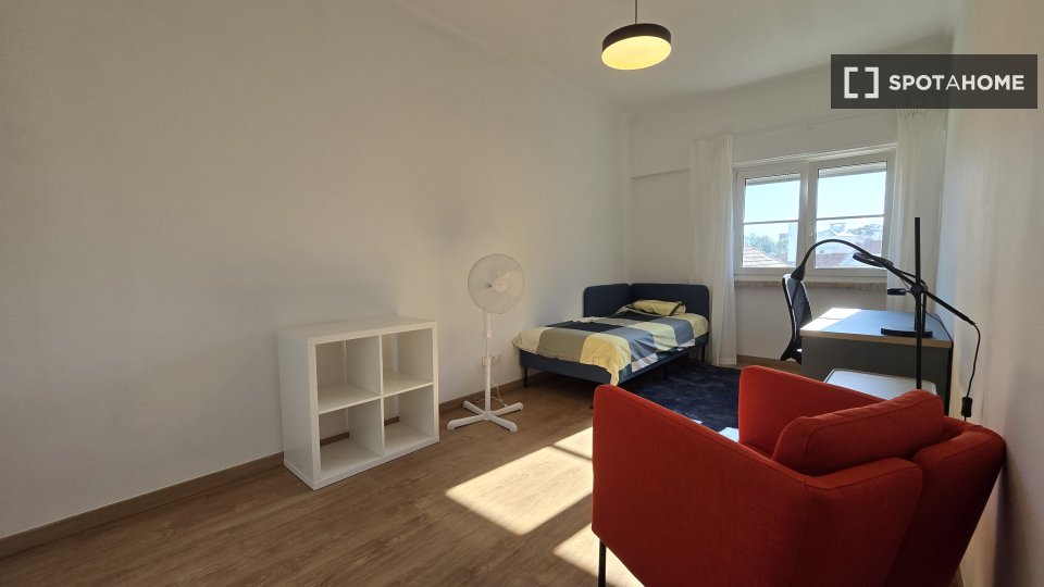 Double room Lisbon, 5 beds, 130m² — photo 12