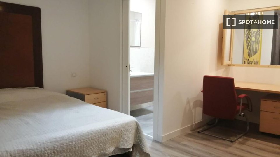 Double room Madrid, 9 beds — photo 16