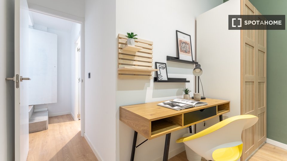 Double room Madrid, 9 beds, 144m² — photo 15